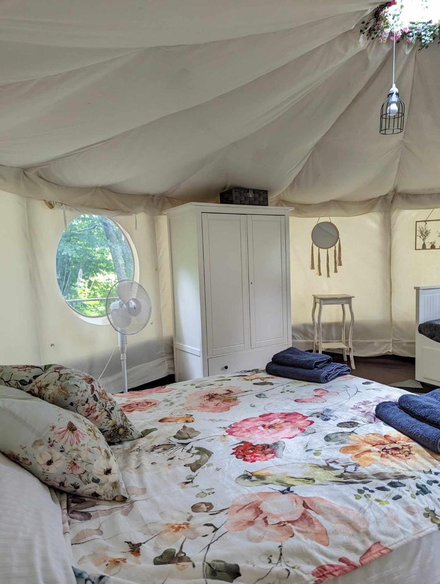 Luxury Glamping @Moulin Des Forges Hotell Moutier-Malcard Exteriör bild