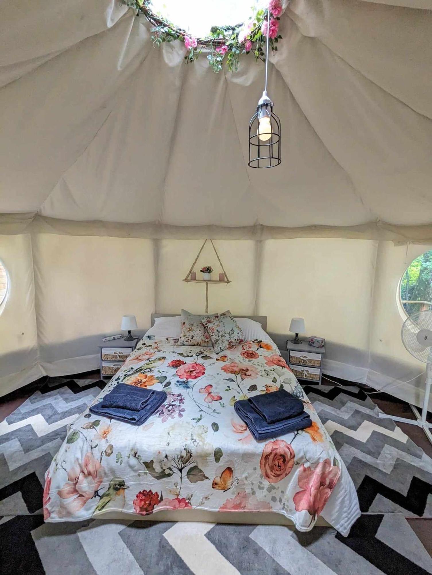 Luxury Glamping @Moulin Des Forges Hotell Moutier-Malcard Exteriör bild